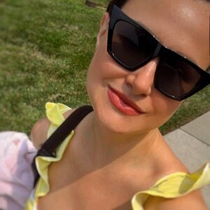 Black sunglasses 🕶️